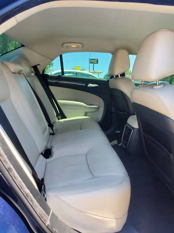 2017 Chrysler 300 Limited