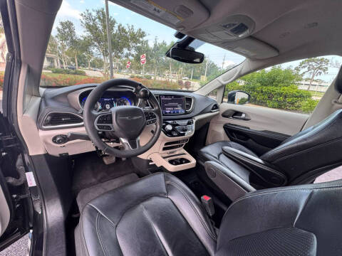 2022 Chrysler Pacifica Touring L