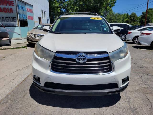 2015 Toyota Highlander for sale at DAGO'S AUTO SALES LLC in Dalton, GA