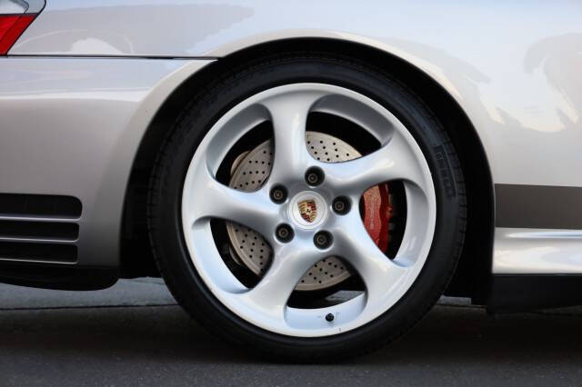 2004 Porsche 911 Carrera 4S