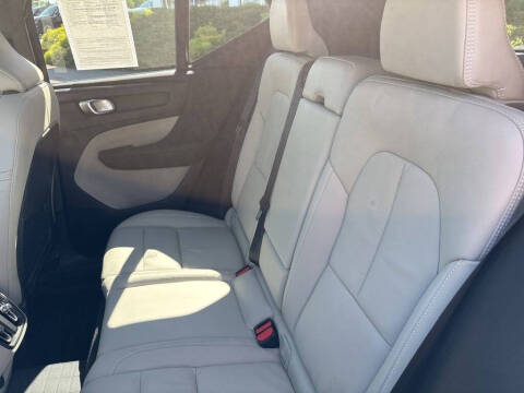 2023 Volvo XC40 B5 Plus Bright Theme