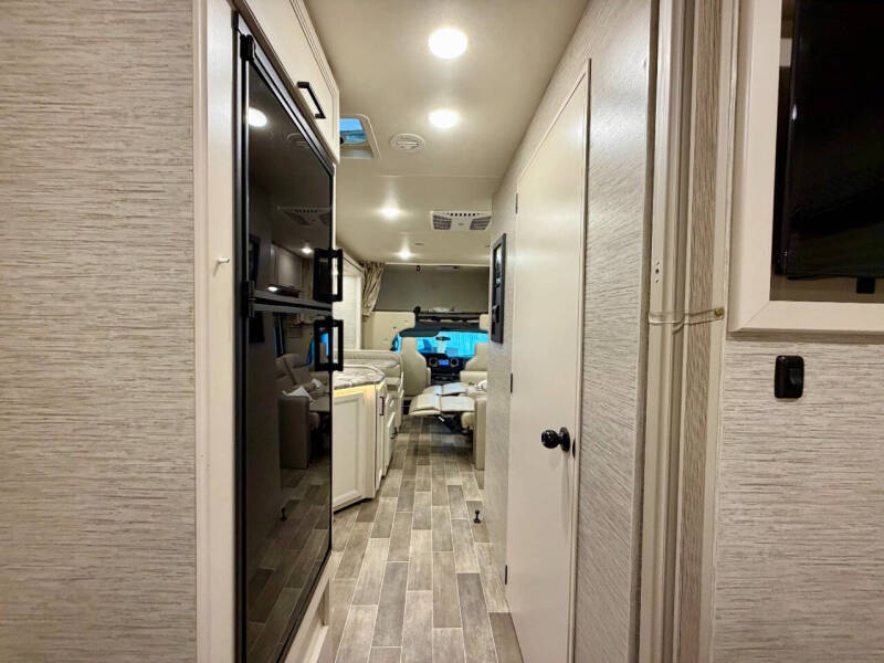 2021 Thor Motor Coach Chateau 28Z