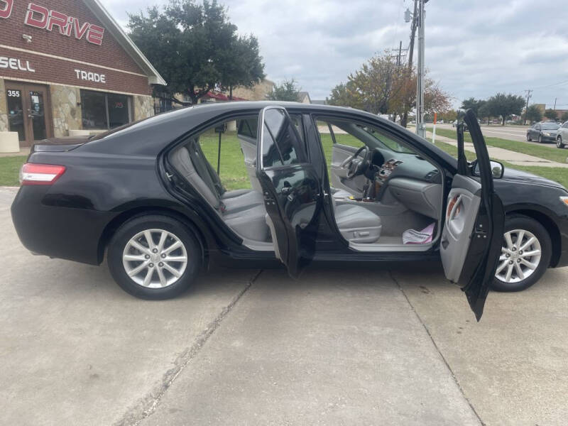 2011 Toyota Camry XLE photo 17