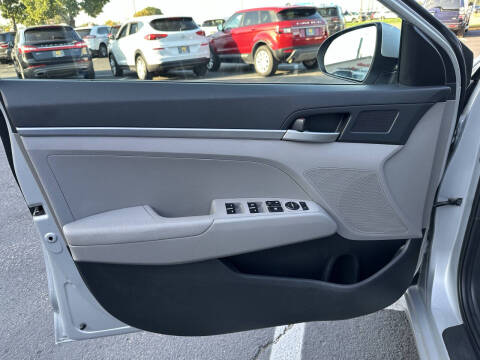 2019 Hyundai Elantra SE