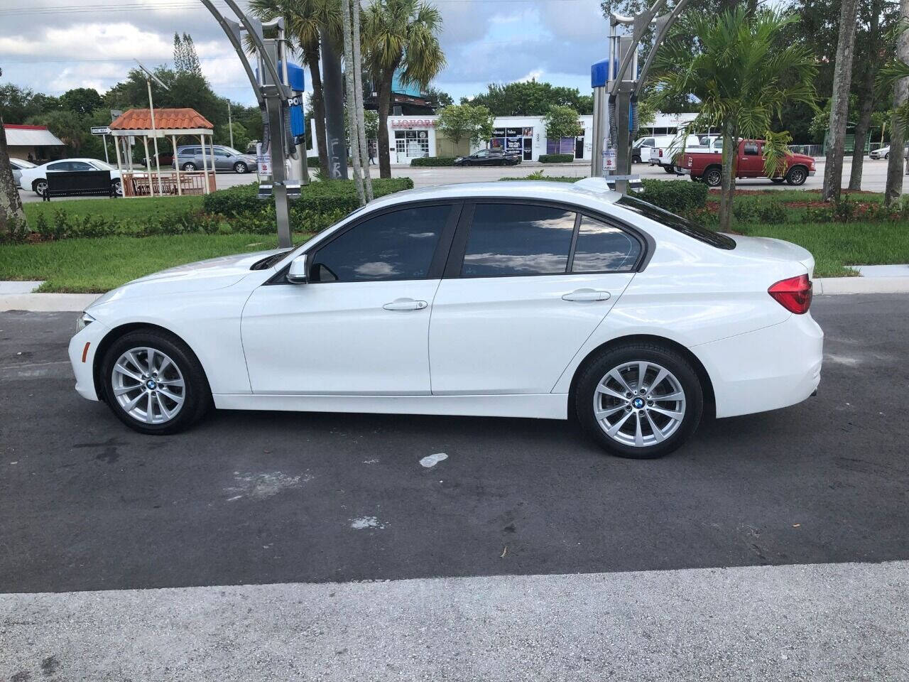 2018 BMW 320i Sedan - $17,850