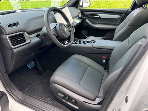 2025 VinFast VF8 Plus