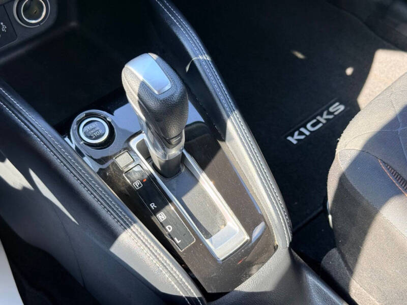 2019 Nissan Kicks SR