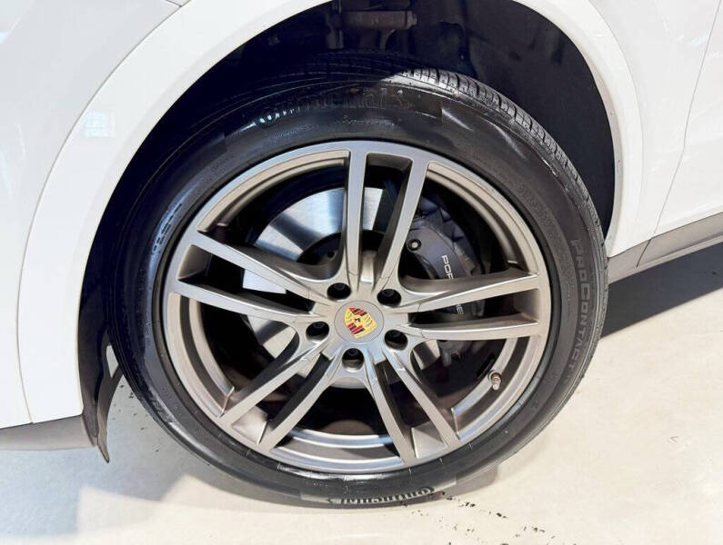 2022 Porsche Cayenne Platinum Edition