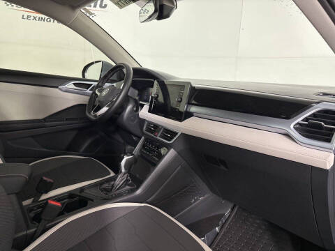 2025 Volkswagen Taos SE