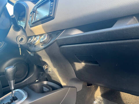 2017 Toyota Yaris 5-Door LE