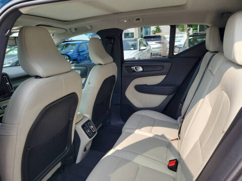 2024 Volvo XC40 B5 Ultimate Bright Theme