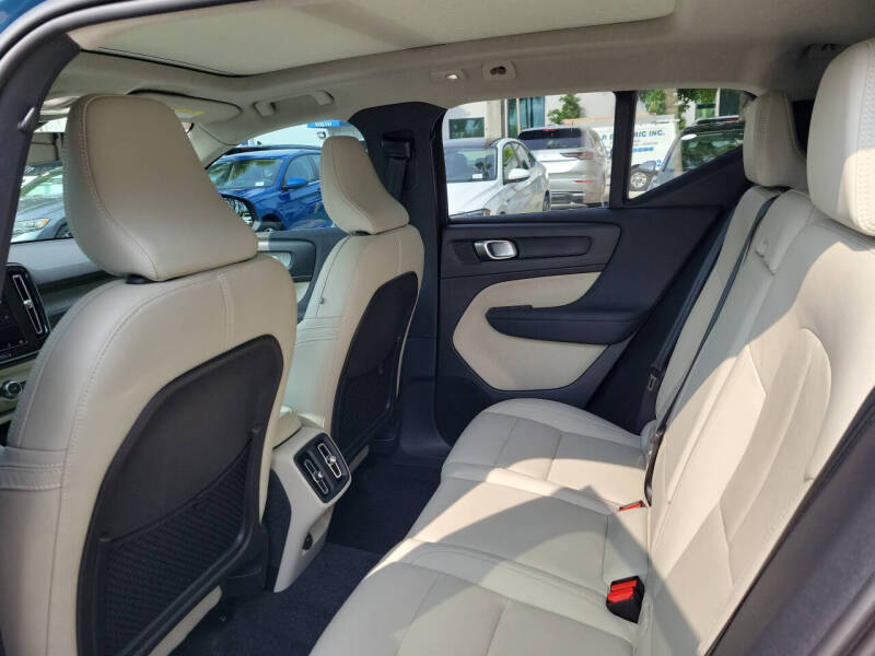 2024 Volvo XC40 B5 Ultimate Bright Theme