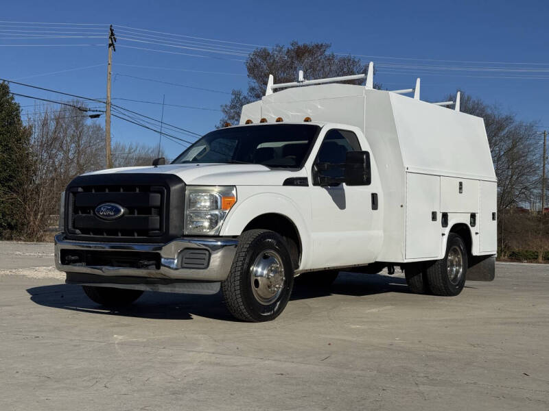 2011 Ford F-350 Super Duty Chassis Cab XL