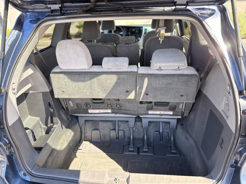 2015 Toyota Sienna LE 8-Passenger