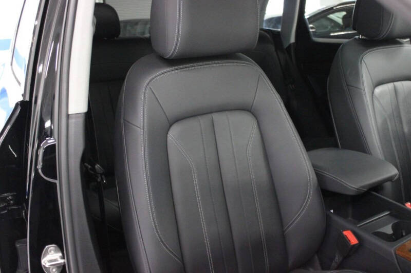 2023 Audi Q5 quattro Premium 40 TFSI