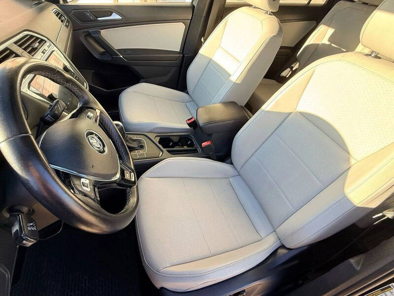 2020 Volkswagen Tiguan SE R-Line Black