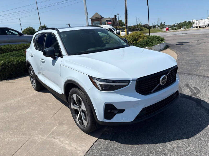 2026 Volvo XC40 B5 Plus