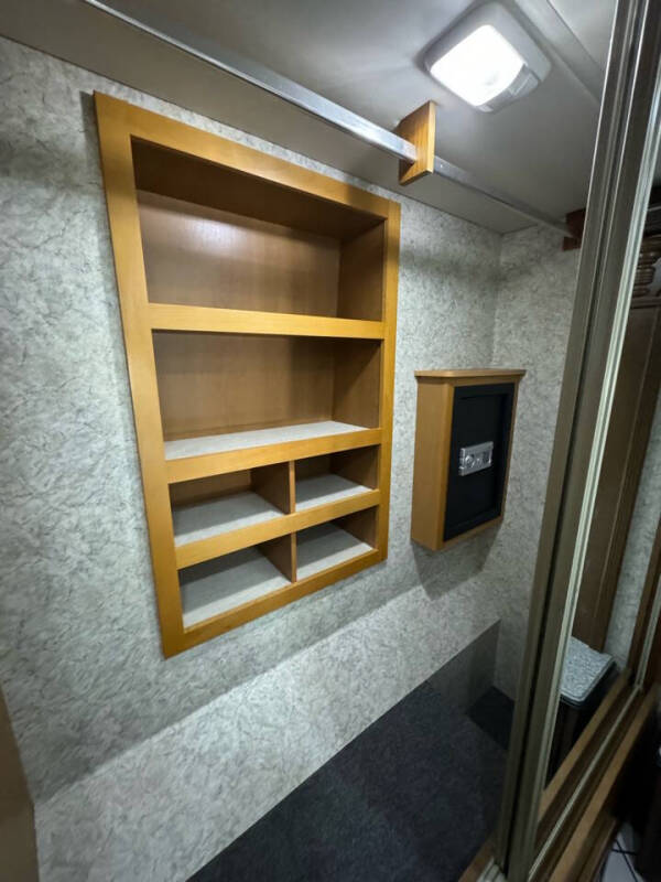 2012 Newmar Dutchstar 4354 ,  450hp, King Bed