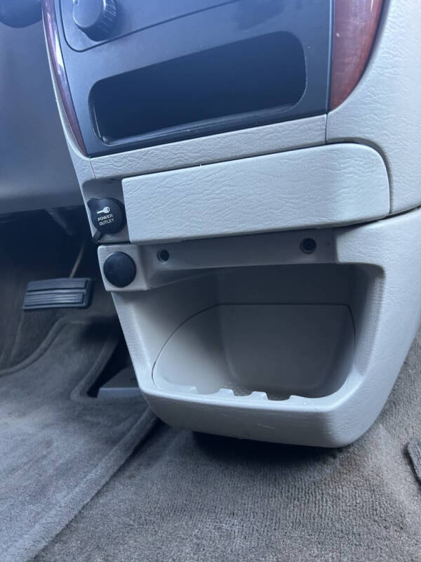 2005 Chrysler Town and Country