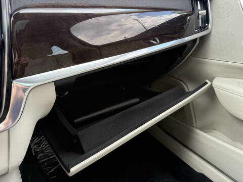 2017 Volvo S90 T6 Momentum