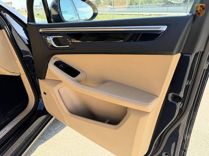 2017 Porsche Macan