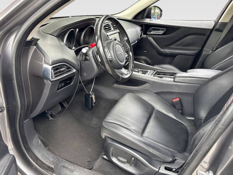 2018 Jaguar F-PACE 25t Premium
