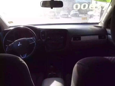 2016 Mitsubishi Outlander ES