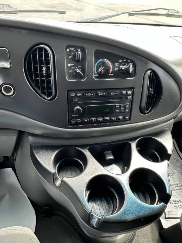 2006 Ford E-Series E-150 XLT