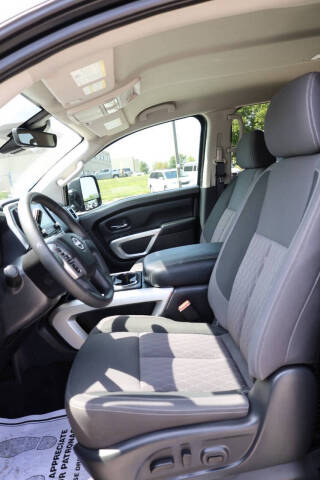 2024 Nissan Titan SV