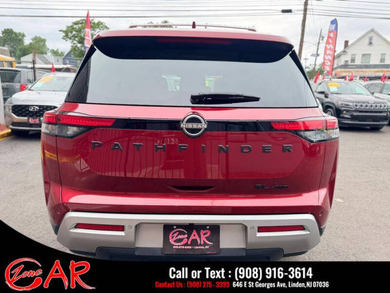 2022 Nissan Pathfinder SL