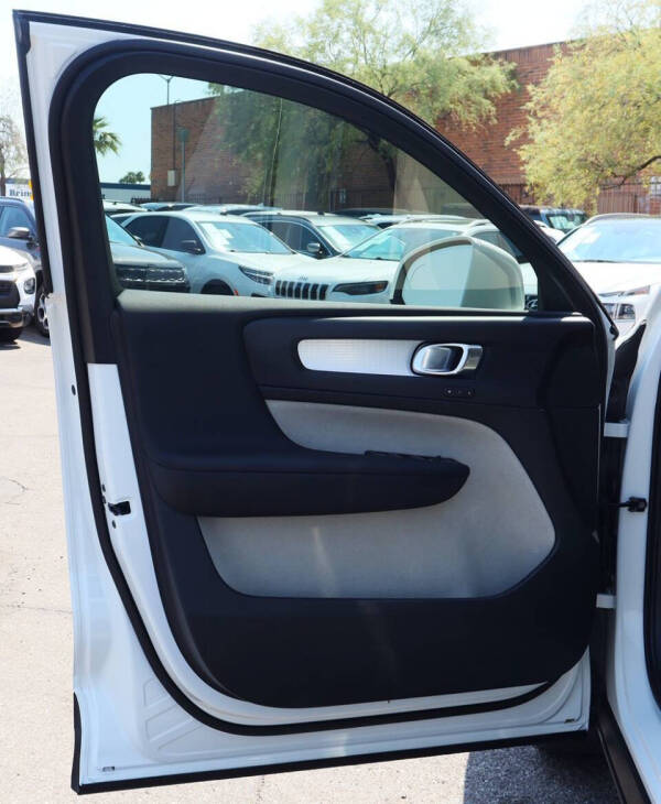 2021 Volvo XC40 T4 Momentum