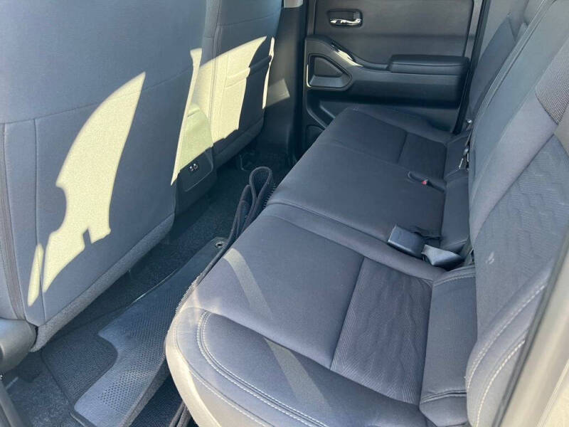 2023 Nissan Frontier SV