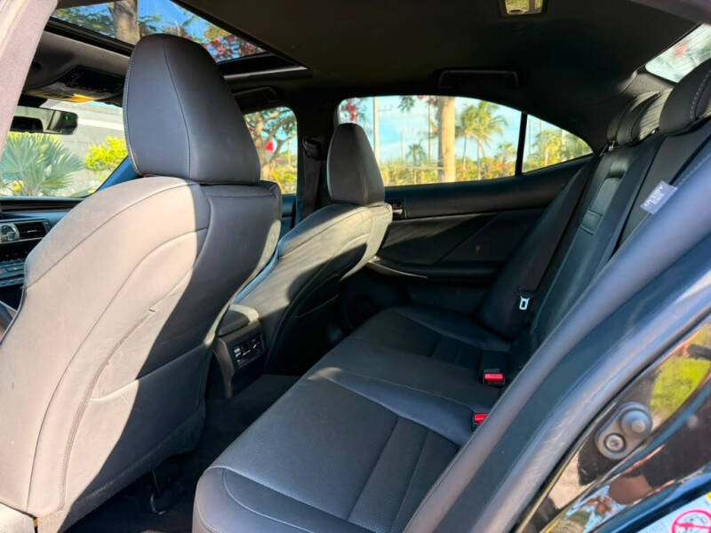 2017 Lexus IS 200t