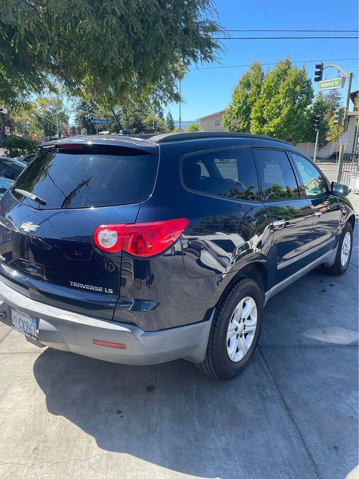 2010 Chevrolet Traverse for sale at National Auto Sales in Mountain View, CA