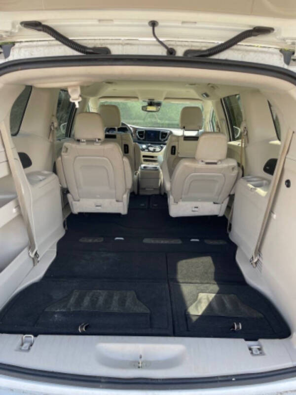 2017 Chrysler Pacifica Touring-L Plus