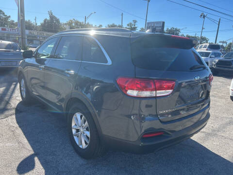2017 Kia Sorento LX