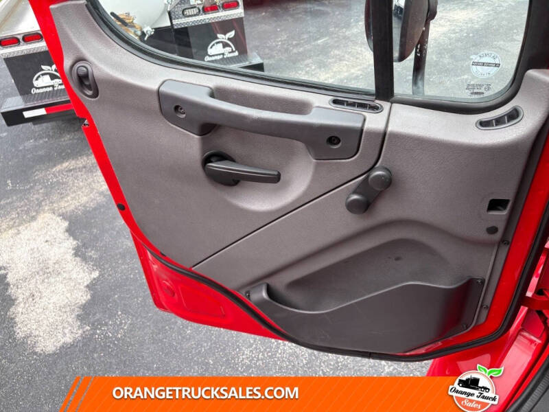 2017 Freightliner M2 106