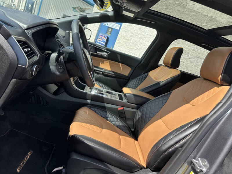 2024 Ford Edge Titanium
