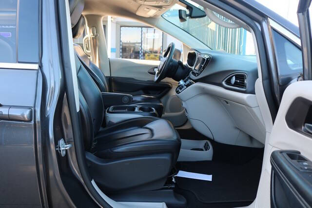 2020 Chrysler Voyager LXi