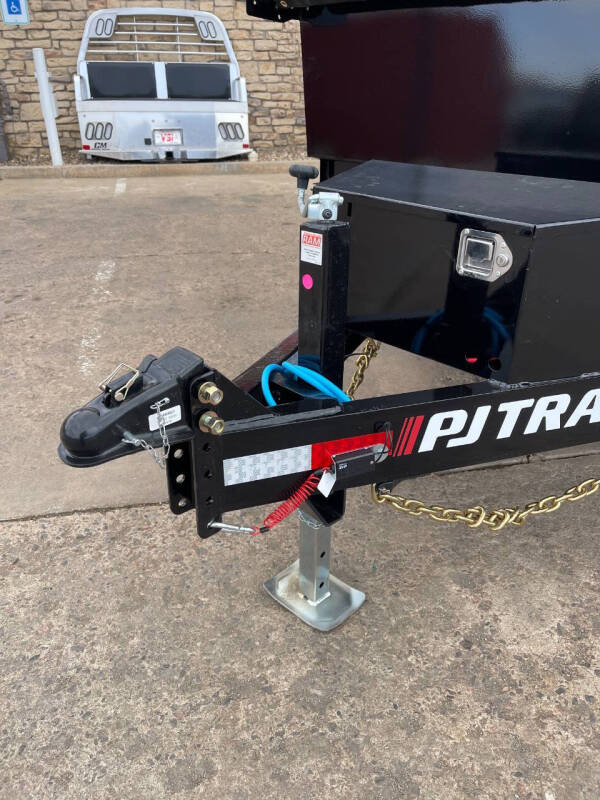 2025 PJ Trailers D7