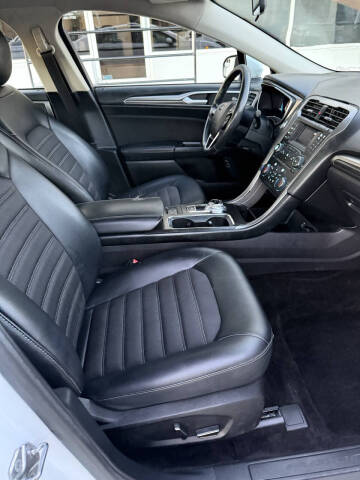 2017 Ford Fusion Hybrid SE