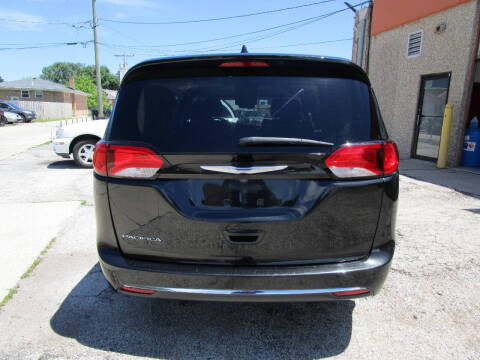 2017 Chrysler Pacifica Touring-L