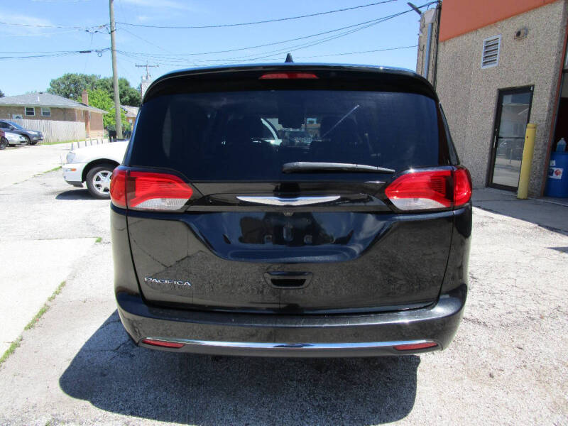 2017 Chrysler Pacifica Touring-L