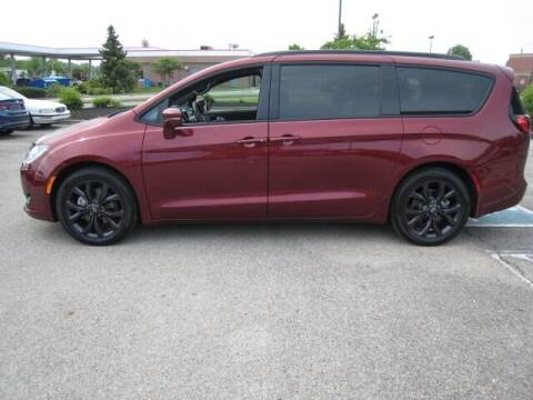2019 Chrysler Pacifica for sale at FINNEY'S AUTO & TRUCK in Atlanta IN