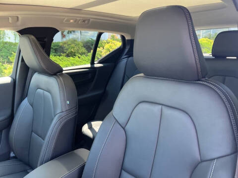 2026 Volvo XC40 B5 Core