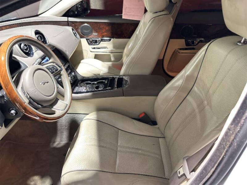 2016 Jaguar XJ R-Sport