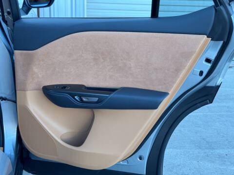 2023 Lexus RZ 450e Luxury