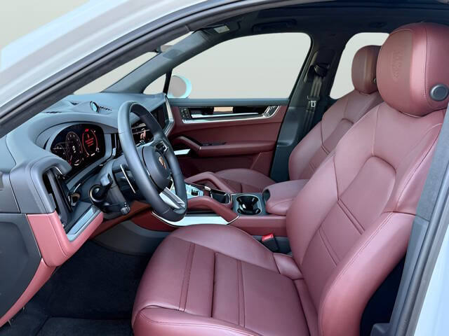 2025 Porsche Cayenne GTS