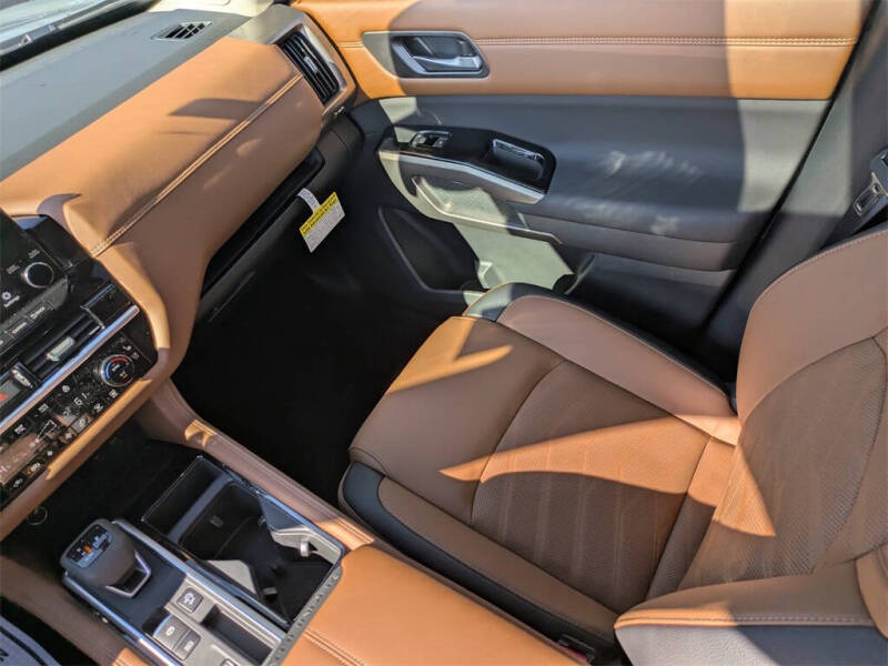 2025 Nissan Pathfinder Platinum