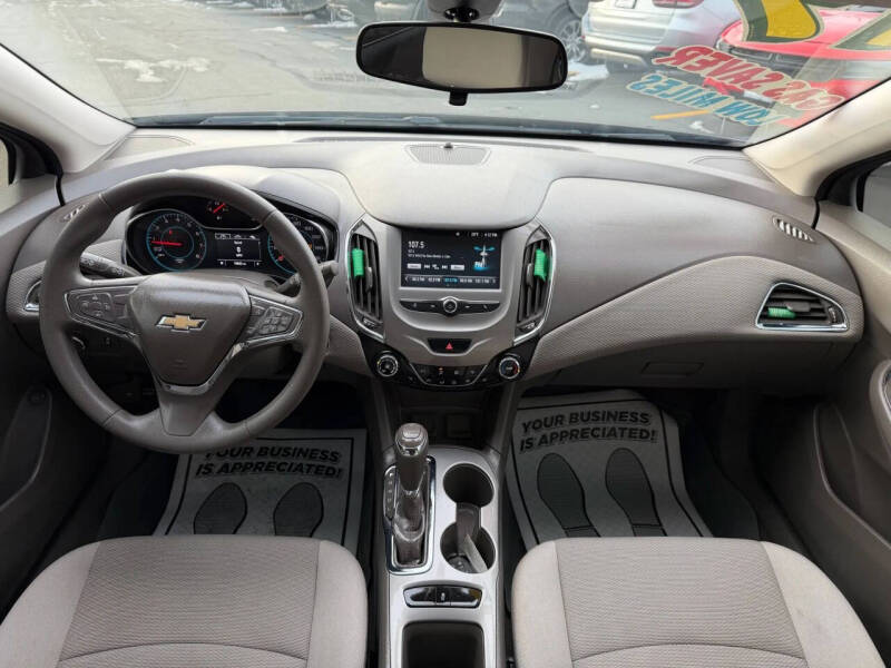 2017 Chevrolet Cruze LT Auto